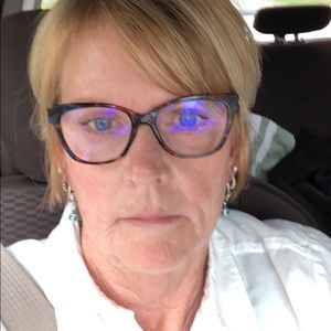 Meet your Posher, Laurie